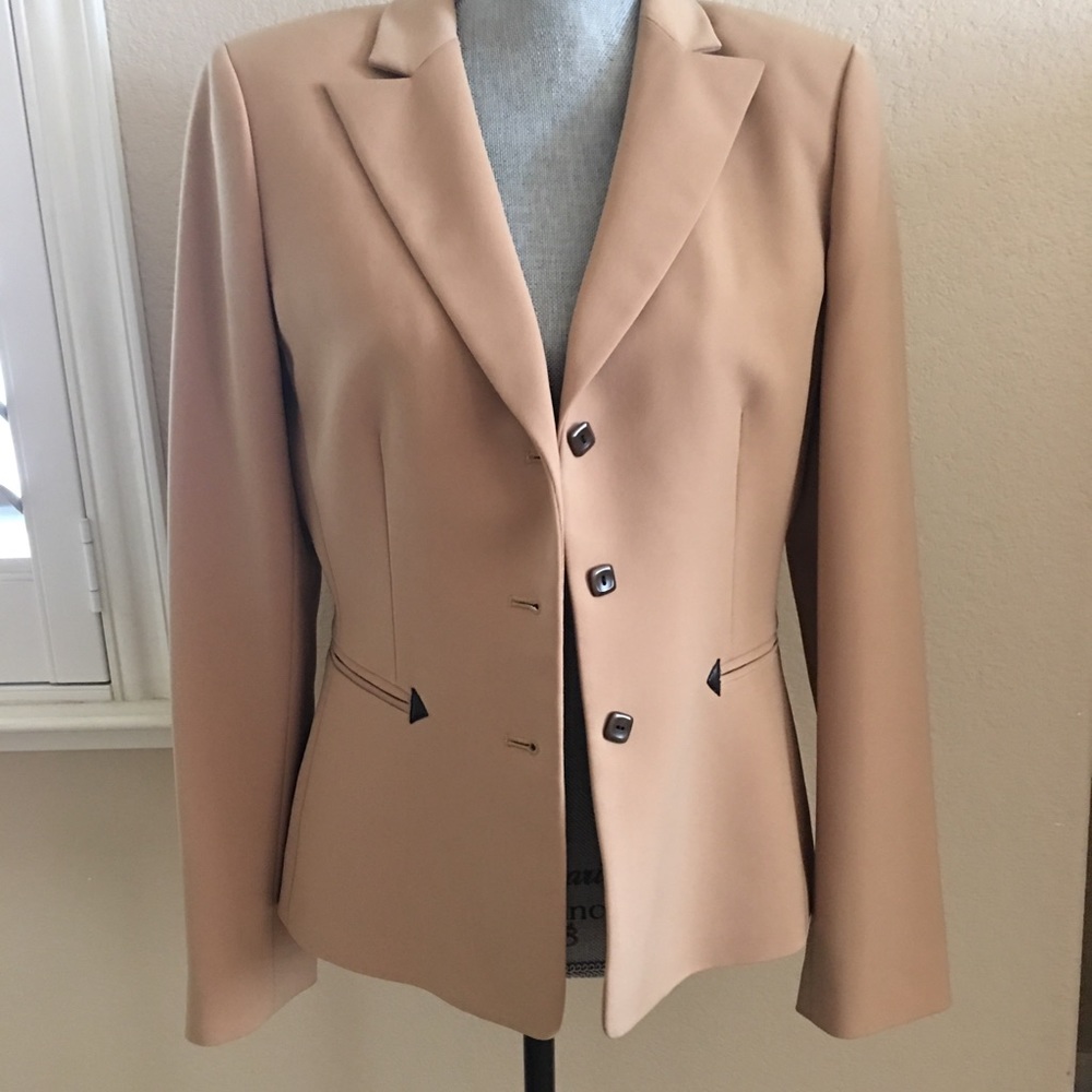 Tahari 3 piece suit (Blazer/Pant/Skirt) Size: 8
